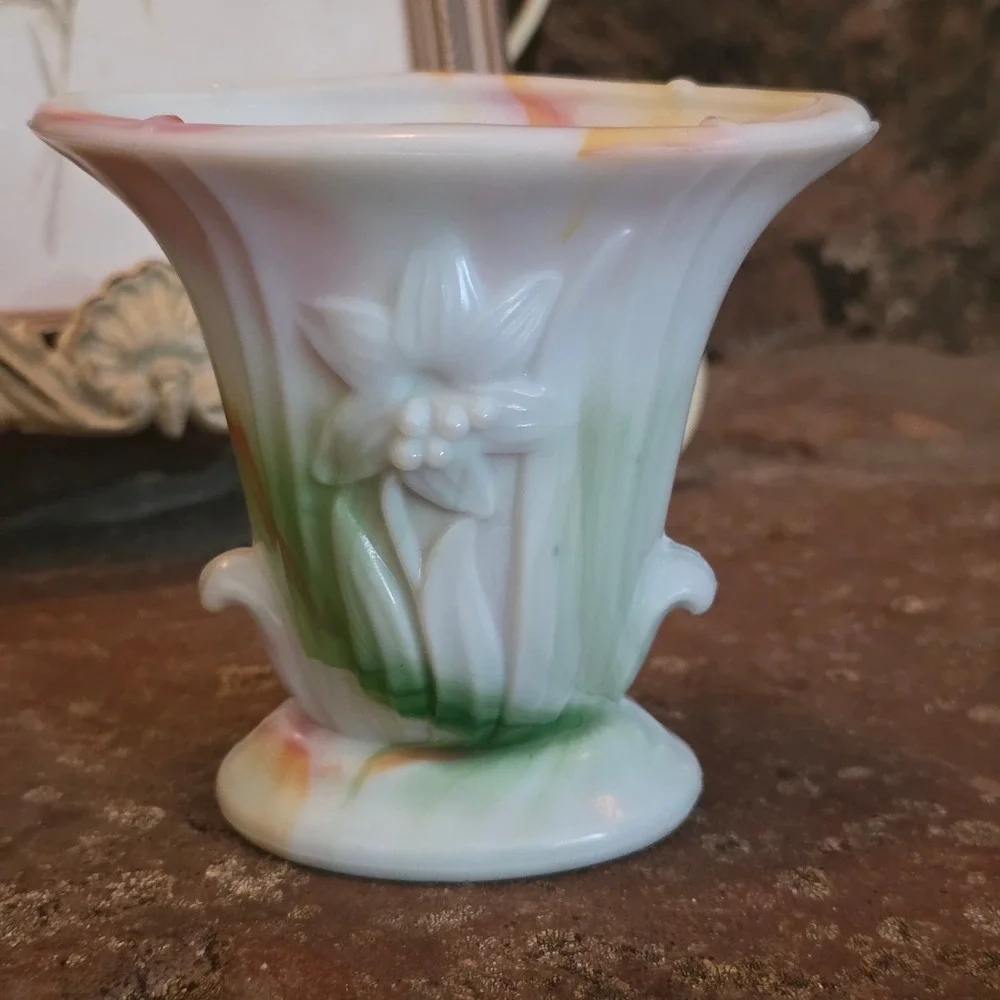 Vintage Akro Agate Slag Glass Cornucopia Vase Floral Lily Multi Color Swirl 4.5